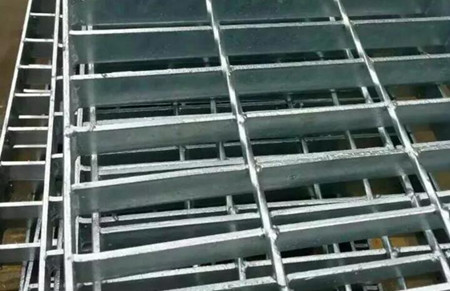 鋼格柵板自身具備了哪些不可忽視的優勢呢? 鋼格柵板自身具備了哪些不可忽視的優勢呢?