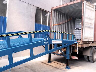 移動(dòng)式叉車裝卸臺(tái)采用鋼格板防水銹蝕「泰江鋼格板」 移動(dòng)式叉車裝卸臺(tái)采用鋼格板防水銹蝕「泰江鋼格板」